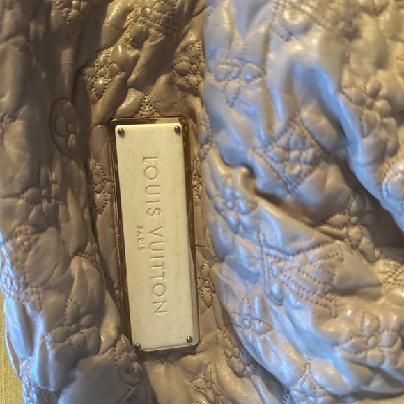 Very Worn Authentic Louis Vuitton MM Stratus Ecru Olympe Leather Shoulder Bag - Picture 2 of 8